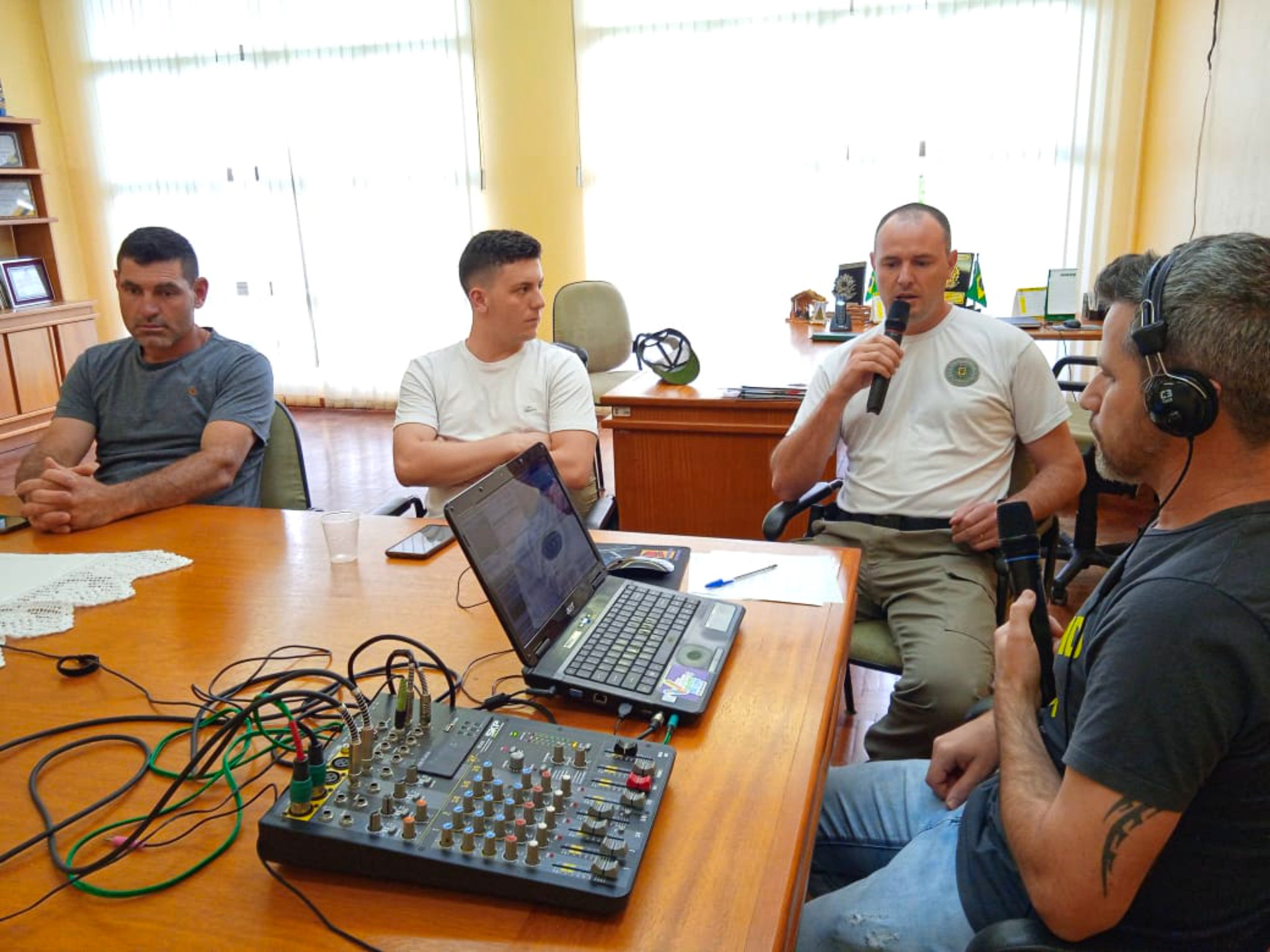 PARLAMENTARES PARTICIPAM DO PROGRAMA CAFEZINHO, DA RÁDIO VANINI